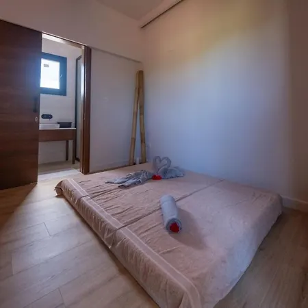 Flat 150 M To In Yeni Iskele Apartment *